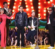 Scarlett Johansson, Chrisas Hemsworthas, Jeremy Renneris, Chrisas Evans ir Robertas Downey jaunesnysis