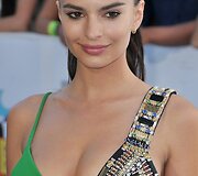 Emily Ratajkowski 