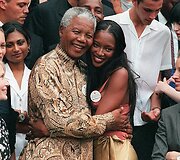 Nelsonas Mandela ir Naomi Campbell (1998 m.)