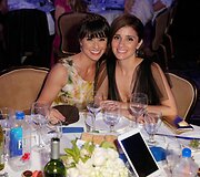 Constance Zimmer ir Shiri Appleby