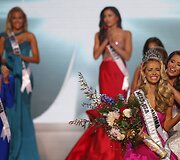 Olivia Jordan ir 2014-ųjų &bdquo;Mis JAV&ldquo; Nia Sanchez