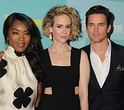 Angela Bassett, Sarah Paulson ir Mattas Bomeris