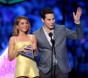Sarah Hyland ir Skylaras Astinas