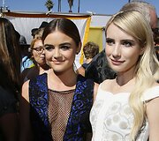 Lucy Hale ir Emma Roberts