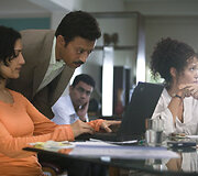 Archie Panjabi, Irrfanas Khanas ir Angelina Jolie filme &bdquo;Nenugalėta &scaron;irdis&ldquo;