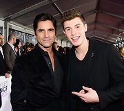 Johnas Stamosas ir Shawnas Mensdesas