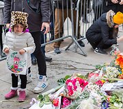 Gerbėjai atsisveikina su Davidu Bowie