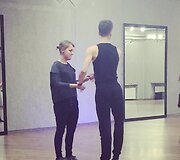 Evelina Akelyte &scaron;okių studijoje