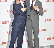 Žurnalistas Mike'as Rezendesas ir jį filme &bdquo;Sensacija&ldquo; įkūnijęs aktorius Markas Ruffalo