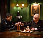Taronas Egertonas ir Michaelas Caine'as filme &bdquo;Kingsman. Slaptoji tarnyba&ldquo;