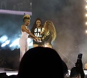 Beyonce su gerbėjomis