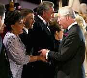Shirley Bassey ir princas Charlesas