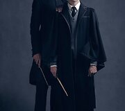 Draką Smirdžių ir jo sūnų spektaklyje vaidins Alexas Price'as ir Anthony Boyle'as