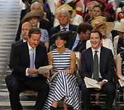 Davidas Cameronas su žmona Samantha Cameron ir George'as Osborne'as