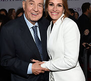 Garry Marshallas ir Julia Roberts filmo &bdquo;Motinos diena&ldquo; premjeroje (2016 m.)