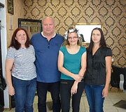 Aleksandras Ivanauskas-Fara su grožio pokyčių dalyvėmis Ramute Seleviene, Zita Valavičiene ir Rasa Mitrulevičiene