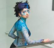 &bdquo;Fit Model&ldquo; dalyvė meno performanse