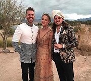 Jaunavedžiai Dianna Agron ir Winstonas Marshallas su bičiuliu Jordanu Brownu (kairėje)