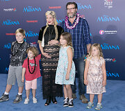 Tori Spelling ir Deanas McDermottas su vaikais
