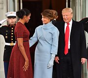 Michelle Obama, Melania Trump ir Donaldas Trumpas 