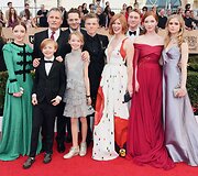 &bdquo;Captain Fantastic&ldquo; aktoriai (i&scaron; kairės): Samantha Isler, Charlie Shotwellas, Viggo Mortensenas, Mattas Rossas, Shree Crooksas, Nicholas Hamiltonas, Trin Miller, George'as MacKay, Annalise Basso ir Erin Moriarty 