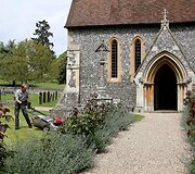 Pjaunama žolė prie &Scaron;v. Morkaus bažnyčios Berk&scaron;yre, kur tuoksis Pippa Middleton ir Jamesas Matthewsas