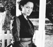 Angelina Jolie filme &bdquo;Tikrosios moterys&ldquo; (1997 m.)