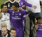 Cristiano Ronaldo su drauge Georgina Rodriguez ir sūnumi Cristiano jaunesniuoju
