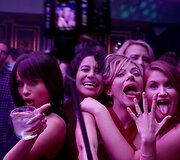 Zoe Kravitz, Ilana Glazer, Scarlett Johansson ir Jillian Bell komedijoje &bdquo;Mergų balius&ldquo;