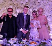 Nikita Presniakovas ir Aliona Krasnova su jaunikio tėvais Vladimiru Presniakovu ir Kristina Orbakaite