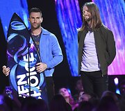 Adamas Levine'as ir Jamesas Valentine'as i&scaron; &bdquo;Maroon 5&ldquo;