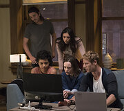 Diego Luna, Nina Dobrev, Kiersey Clemons, Ellen Page ir Jamesas Nortonas siaubo trileryje &bdquo;Besivaikantys mirtį&ldquo;