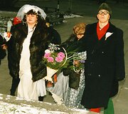 Sargio &scaron;ventė 1995 metais &ndash; gėlės Petrui Cvirkai