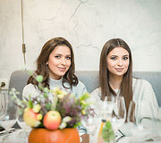 Patricija Gadžijeva su seserimi Gabriele Žuromskyte