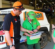 &bdquo;Abu Dhabi desert challenge&ldquo; lenktynių pirmoji diena