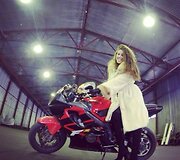 Motociklininkė i&scaron; Rusijos Viktorija
