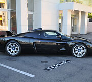 Vienintelis pasaulyje juodas &bdquo;Maserati MC12&ldquo;