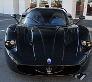 Vienintelis pasaulyje juodas &bdquo;Maserati MC12&ldquo;
