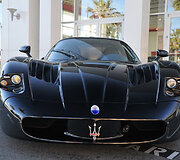 Vienintelis pasaulyje juodas &bdquo;Maserati MC12&ldquo;