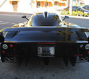 Vienintelis pasaulyje juodas &bdquo;Maserati MC12&ldquo;