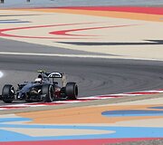 F-1 penktadienio treniruotės prie&scaron; Bahreino lenktynes