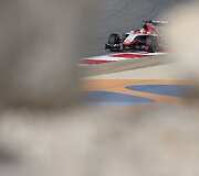 F-1 penktadienio treniruotės prie&scaron; Bahreino lenktynes