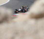 F-1 penktadienio treniruotės prie&scaron; Bahreino lenktynes