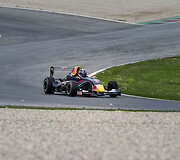 &bdquo;Red Bull Kart Fight&ldquo; finalas