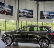 &bdquo;Porsche&ldquo; salonas Vilniuje