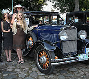 Gintautas Sakalauskas su &scaron;eima prie automobilio &bdquo;Nash 660&ldquo;, 1931 m.