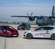 &bdquo;Top Gear&ldquo; apdovanojimų turo akimirka &Scaron;iaulių oro uoste