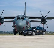 &bdquo;Top Gear&ldquo; apdovanojimų turo akimirka &Scaron;iaulių oro uoste