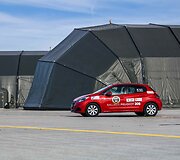 &bdquo;Top Gear&ldquo; apdovanojimų turo akimirka &Scaron;iaulių oro uoste