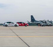 &bdquo;Top Gear&ldquo; apdovanojimų turo akimirka &Scaron;iaulių oro uoste